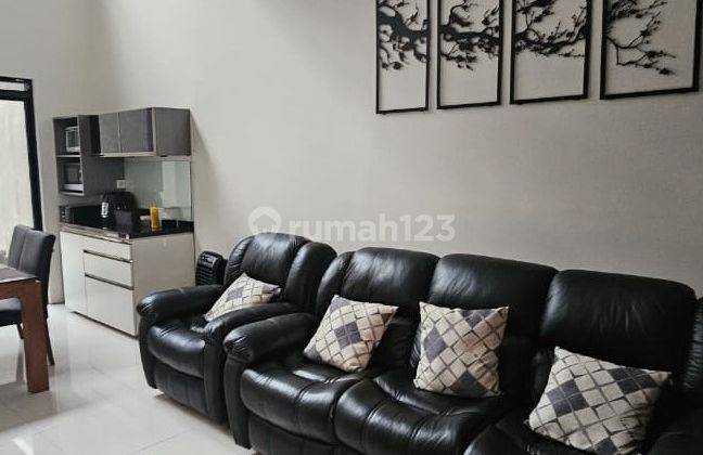 Nyaman dan Eksklusif, Rumah Full Furnished Kota Baru Parahyangan 1