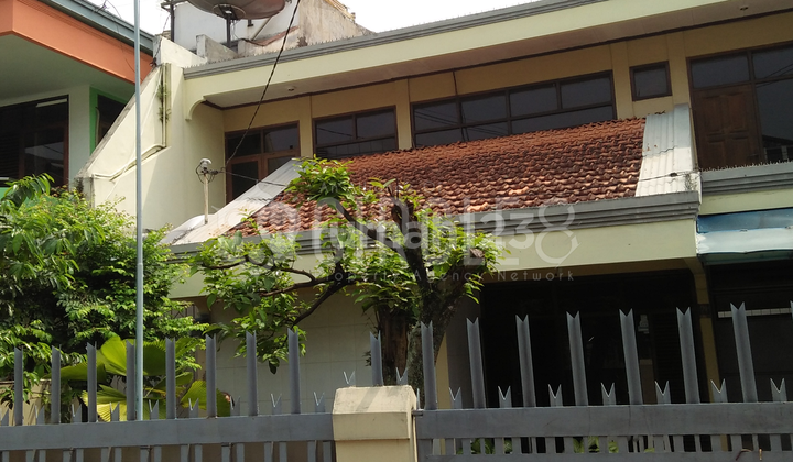 House Suitable for Office or Mess 8 Bedrooms, Pasteur Bandung