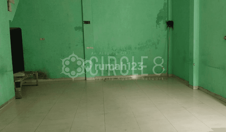 Disewakan Ruko Strategis 3 Lantai di Jantung Pasar Atas Cimahi! 2