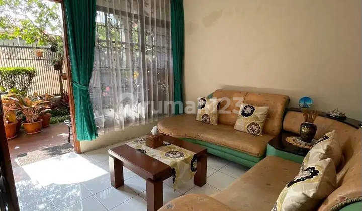 Exclusive 4-Bedroom House, Ideal for Large Families in Pharmindo Complex Bandung Exclusive 4-Bedroom House, Ideal for Large Families in Pharmindo Complex Bandung