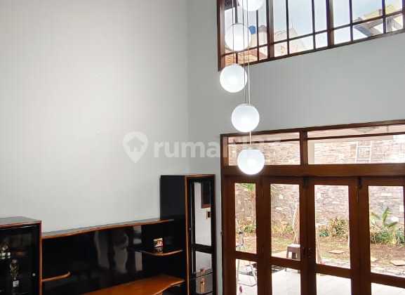 Rumah Adem Luas Banget di Kawasan Sayap Surya Sumantri, Bandung