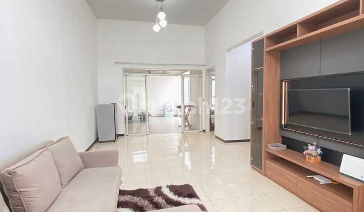 Sewa Mantab Rumah Ideal Furnished Kota Baru Parahyangan, Bandung