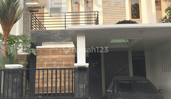 Rumah Elite Full Furnished Dekat Luwes Gentan 1