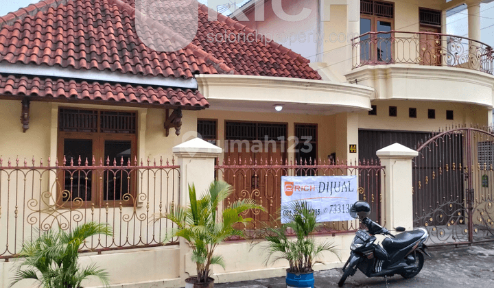 Rumah 2 Lantai Tepi Jalan Dekat Solo Paragon 1