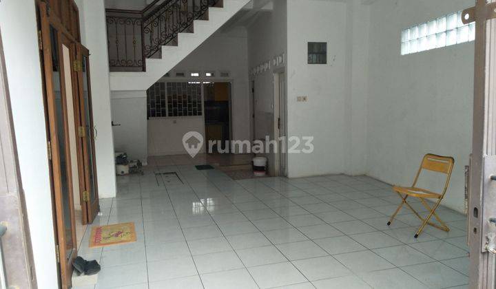 Rumah 2 Lantai Tepi Jalan Dekat Solo Paragon 2