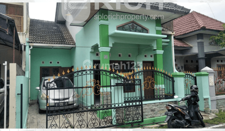 Rumah Cantik Lingkungan Asri di Kartasura 1