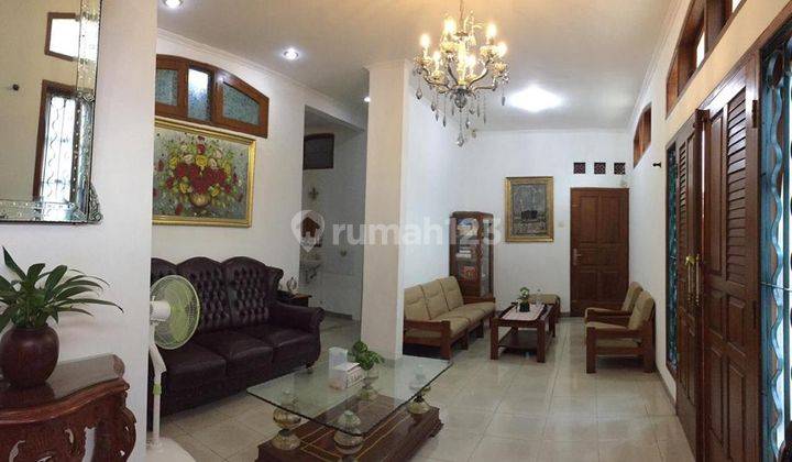 Rumah Lux 2 Lantai Full Furnished di Laweyan Solo 2