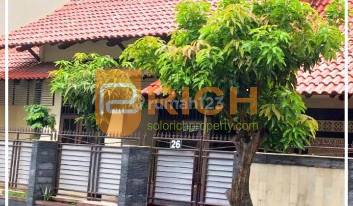 Rumah 2 Lantai Tengah Kota Solo Akses Simpangan 2 Mobil 1