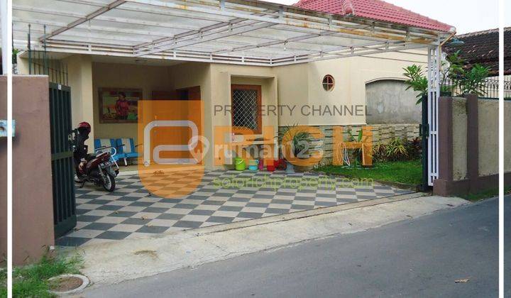 Rumah Modern Tengah Kota Solo Dekat Jalan Raya 1