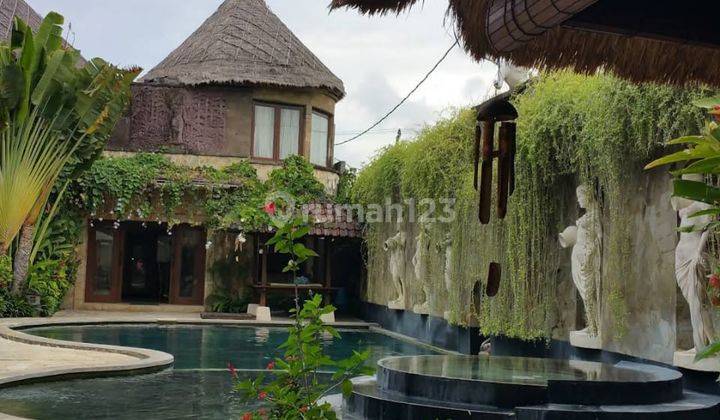 Villa clasik di pinggir jalan utama kawasan umalas kerobokan unik desain  1