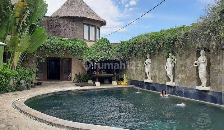 Villa clasik di pinggir jalan utama kawasan umalas kerobokan unik desain  2