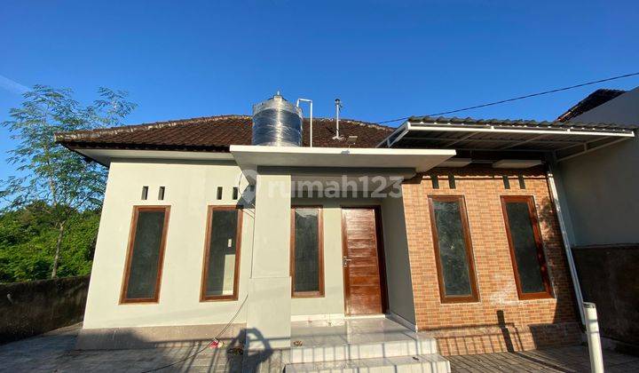 Modern house in a residential area in the Ida Bagus Mantra Klungkung Banjarangkan area 2