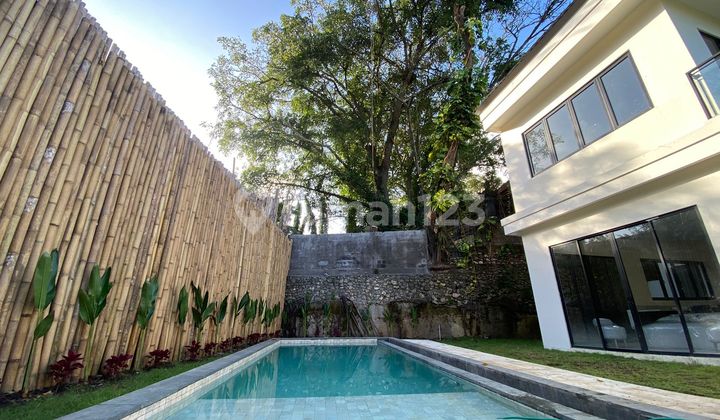 New villa in Umalas with view of rice fields, river, quiet, comfortable environment