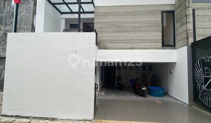 FOR RENT: SOUTH KEMANG HOUSE, SOUTH JAKARTA, 4 BEDS (RENOVATED)