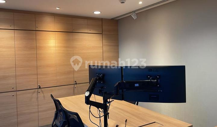 Sewa Kantor South Quater Lantai Rendah Full Furnished 2