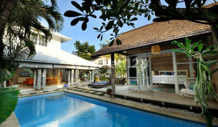 Leasehold Villa Hgb - Hak Guna Bangunan Di Jalan Raya Seminyak 1