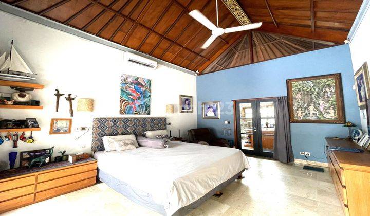 Cheap Villa In Canggu Berawa 4 Bedrooms Near Beach SHM - Freehold Certificate Nice Furnished in Berawa Beach, Canggu 2