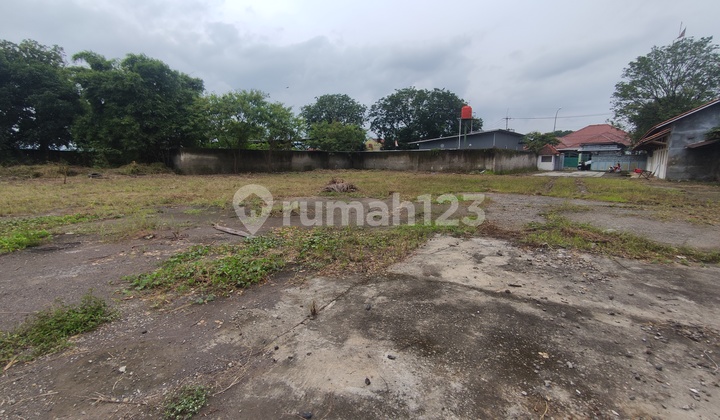 Tanah dan bangunan cocok untuk pool kendaraan beratt dekat pintu toll Tanah dan bangunan cocok untuk pool kendaraan beratt dekat pintu toll