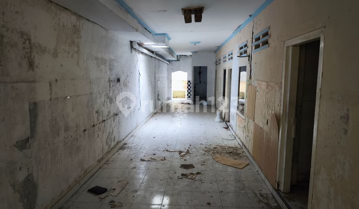 Shop House on the Side of Kanggraksan Main Road, Cirebon City 2