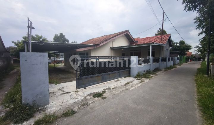 House Suitable for Building with Spacious Yard in Palimanan House Suitable for Building with Spacious Yard in Palimanan