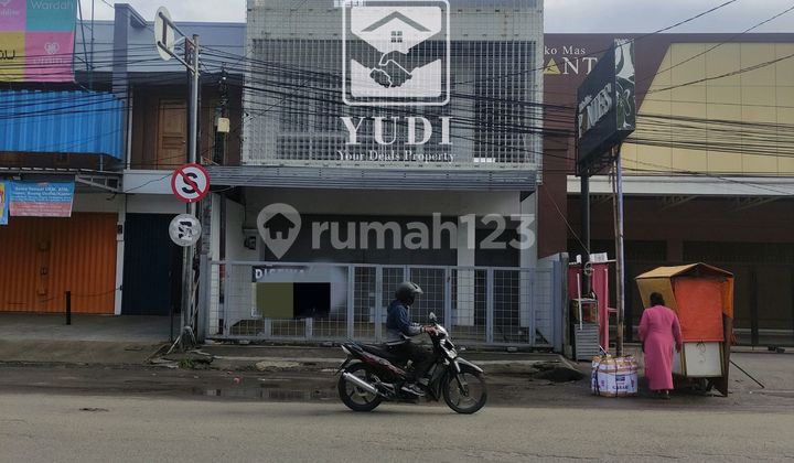 Very Strategic Shop House in the Banking and Shopping Area of East Cirebon 1