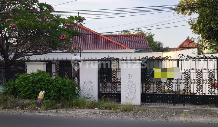 Rumah Berhalaman Luas Lokasi Pinggir Jalan Raya Cocok Buat Kantor 2