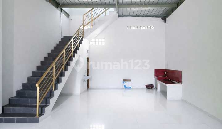 Very Strategic Shop House on the Edge of the Main Road in Cirebon City with Container Access 2