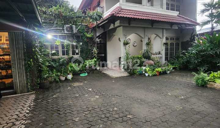 Dua Rumah Jadi Satu Lokasi Strategis Di Kawasan Kampus SHM 2