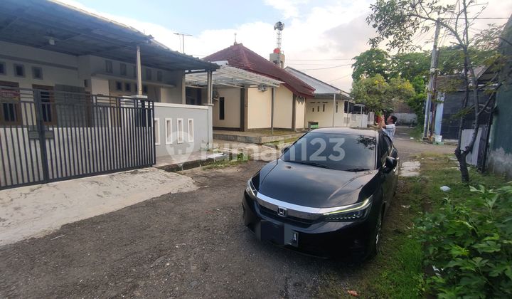 Ready-to-Occupy House in a Housing Complex Near Ciperna Toll Gate, Good. Ready-to-Occupy House in a Housing Complex Near Ciperna Toll Gate, Good.