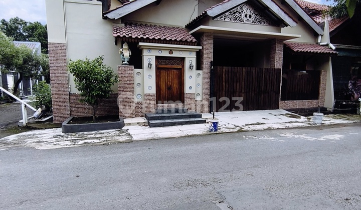 Dijual Rumah Seni Tinggi dengan Dominasi Kayu Jati Kuno - Posisi Hook 2