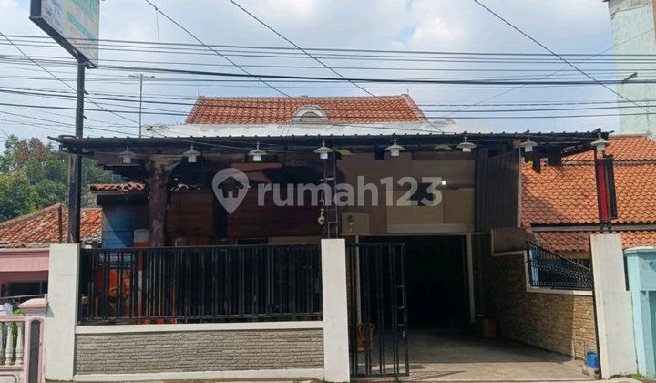 A Suitable House for Business in the City Center Near the Mall 1