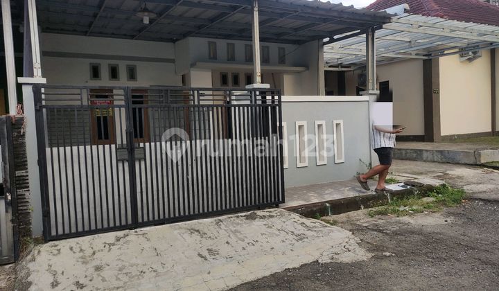 Ready-to-Occupy House in a Housing Complex Near Ciperna Toll Gate, Good. Ready-to-Occupy House in a Housing Complex Near Ciperna Toll Gate, Good.