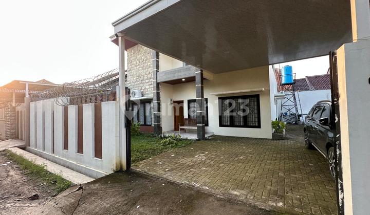 Neat House Near Csb Mall with Spacious Yard