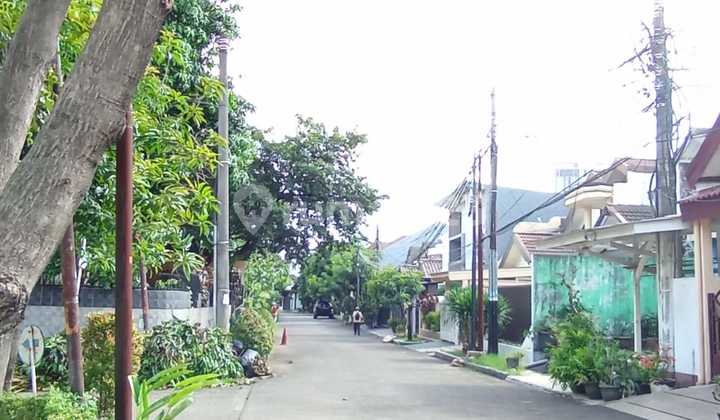 Auction House on Jl Camar in Bintaro Jaya 2