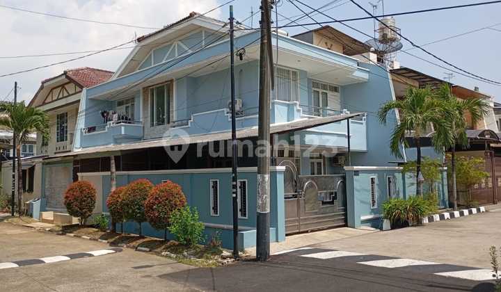 Rumah Huk di Green Garden di Kedoya Jakarta Barat
