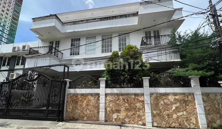 Rumah di Jl.Katalia Raya 2 Lantai SHM Bagus Sekali Unfurnished 8