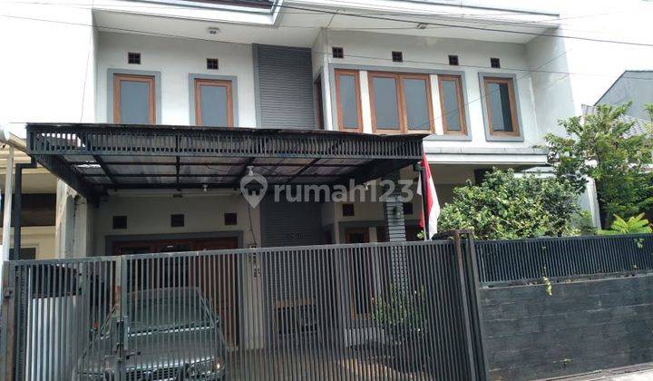 tampak depan rumah di komplek bppt kembangan