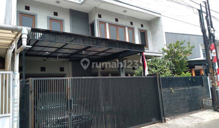 garasi/carport rumah di komplek bppt kembangan