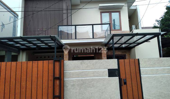 Rumah Cantik LT 180m² di Wilayah Ciputat Timur Tangerang Selatan SHM 1