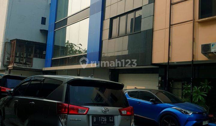 Ruko Murah LT 83m² di Jl KH Zainul Arifin Petojo Utara Jakpus 1