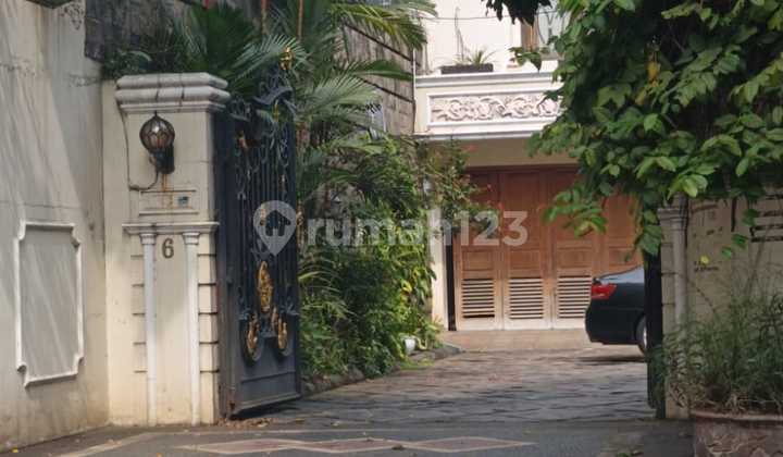Rumah Mewah di Pancoran Timur Raya di Pinggir Jalan Rumah Mewah di Pancoran Timur Raya di Pinggir Jalan