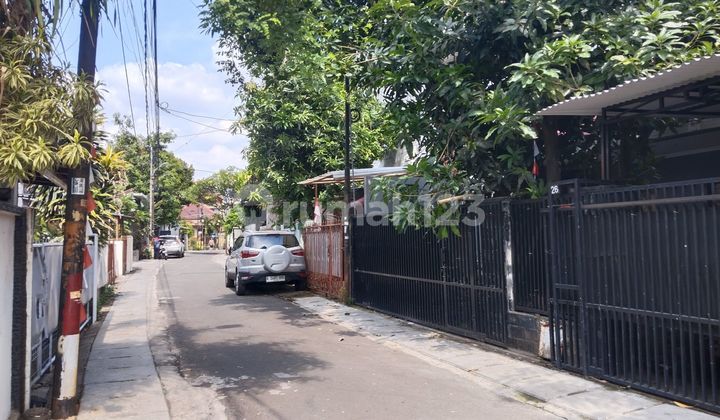 Cheapest House 207m2 on Grinting III Street, Kebayoran Baru 2