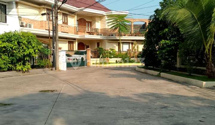 Rumah Nyaman di Komplek Green Garden Depan Taman 2