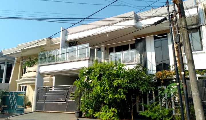 Rumah Nyaman di Komplek Green Garden Depan Taman Rumah Nyaman di Komplek Green Garden Depan Taman