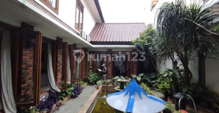 Rumah di Jl Emesde di Pinggir Jalan Raya 1
