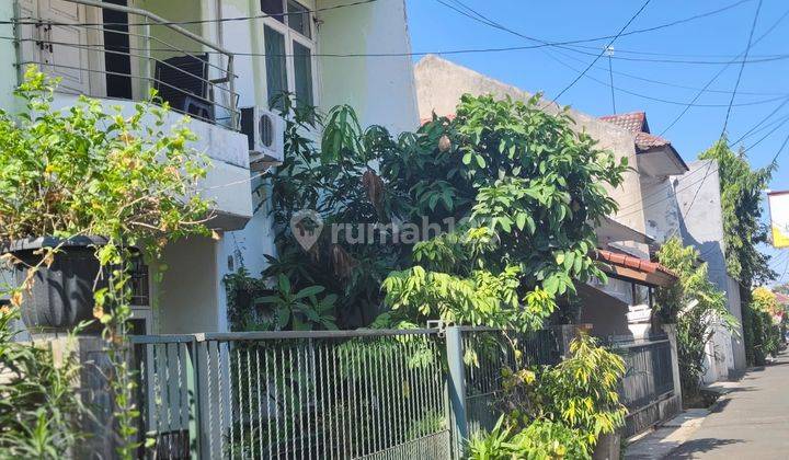 Rumah Unfurnished Lt 142 di Jl Tebet Timur , Tebet 2