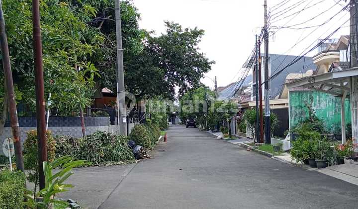 Rumah Modern di Perumahan Bintaro Sektor 3 Camar Pondok Betung