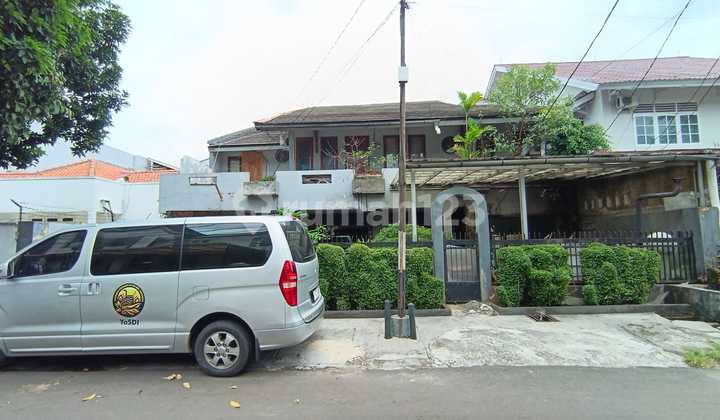Rumah Lama 2 Lantai di Jl Melawai 11 Kebayoran Baru Jakarta Selatan