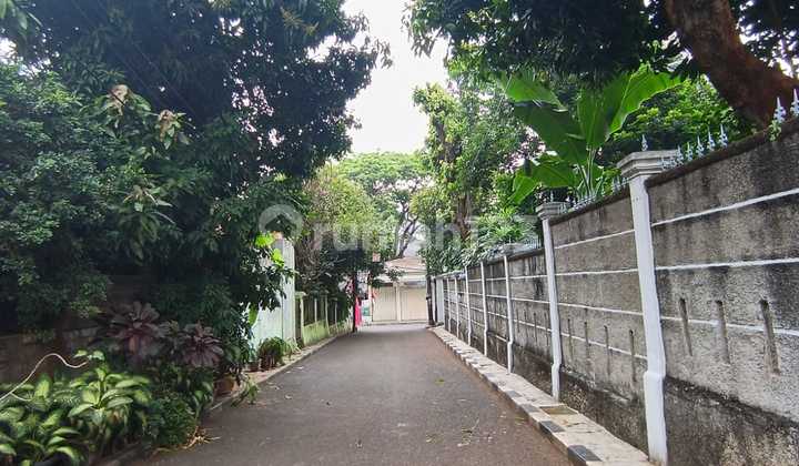 Rumah Nyaman di Jl Johari Kebayoran Lama 2