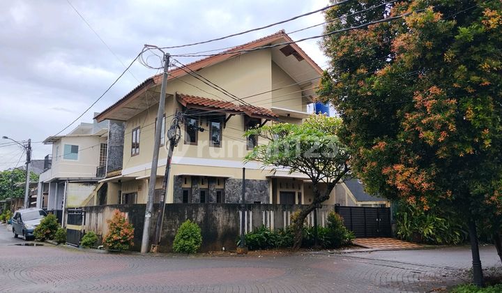 Rumah 2Lt Hoek di Nusa Loka Jl Sula Bsd Sek Xiv Tangerang Selatan